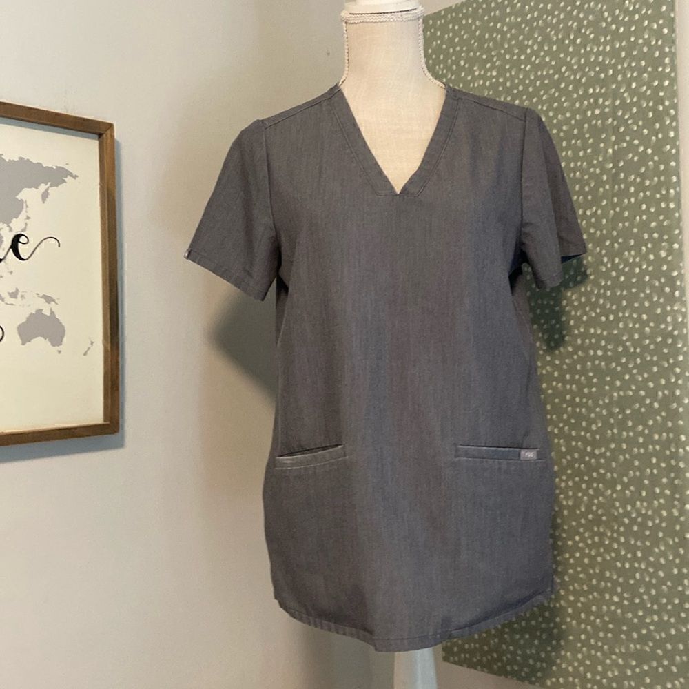 FIGS Gray Technical Collection Short Sleeve Scrub Top Size Small